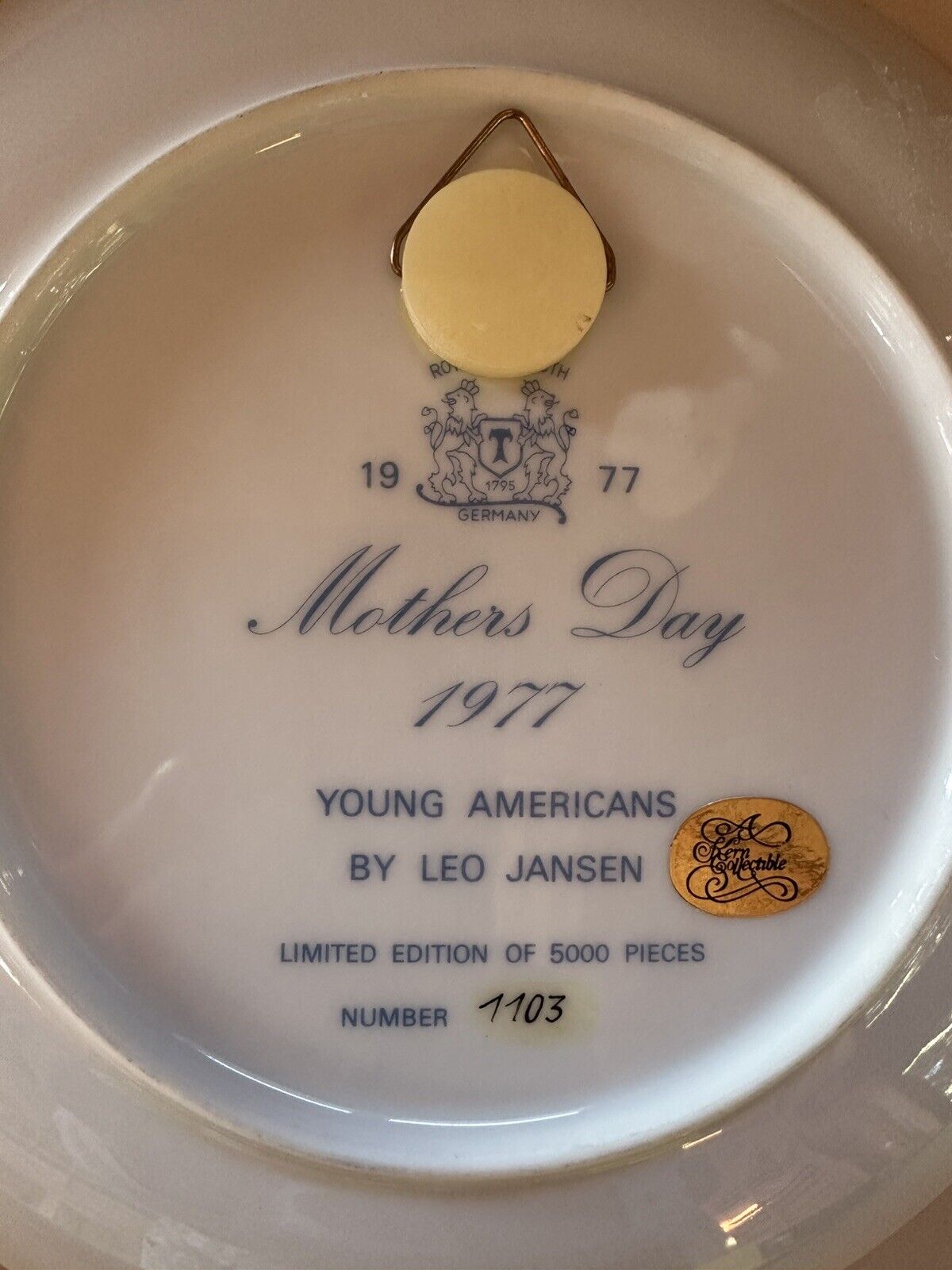 Royal Bayreuth Mother’s Day 1977 Collector Plate Leo Jansen Young Americans 1103