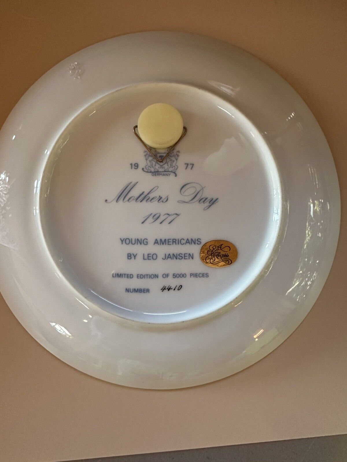 Royal Bayreuth Mother’s Day 1977 Collector Plate Leo Jansen Young Americans 4410