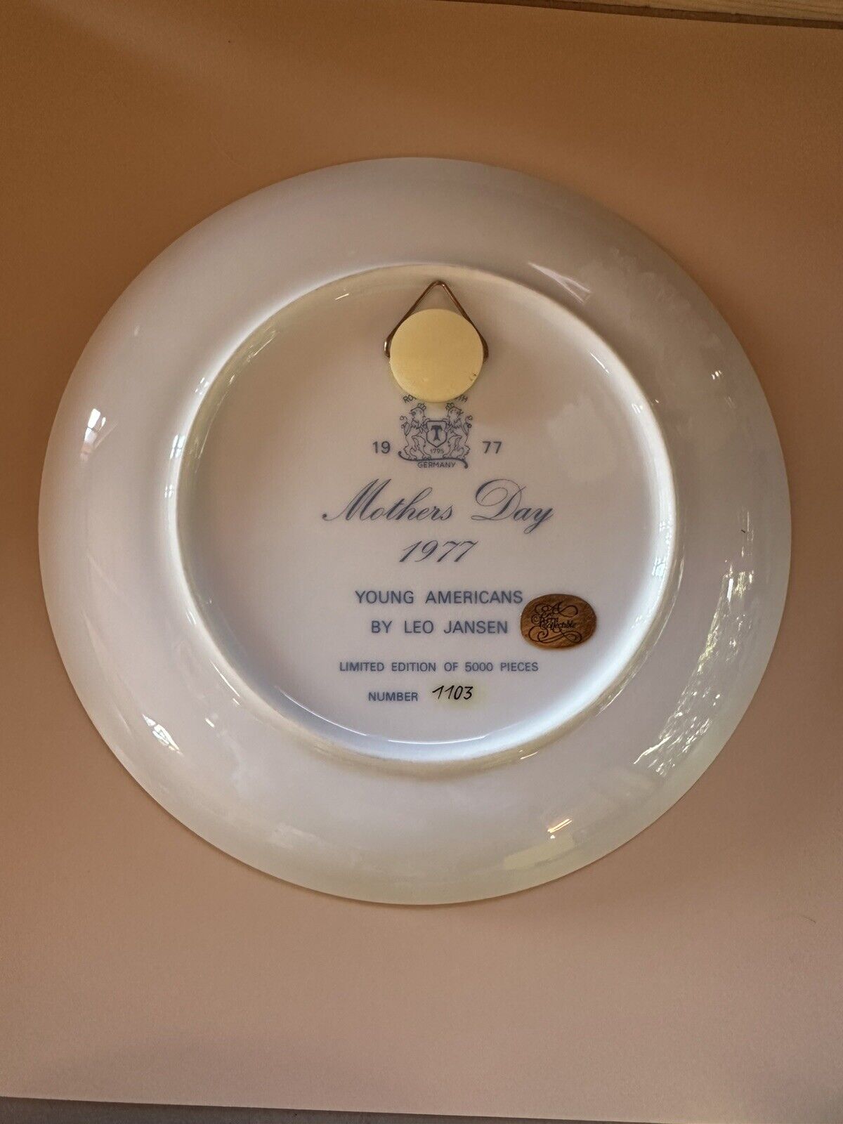 Royal Bayreuth Mother’s Day 1977 Collector Plate Leo Jansen Young Americans 1103